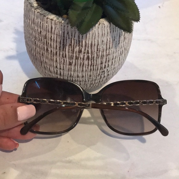 Chanel sunglasses like new! - Picture 3 of 8